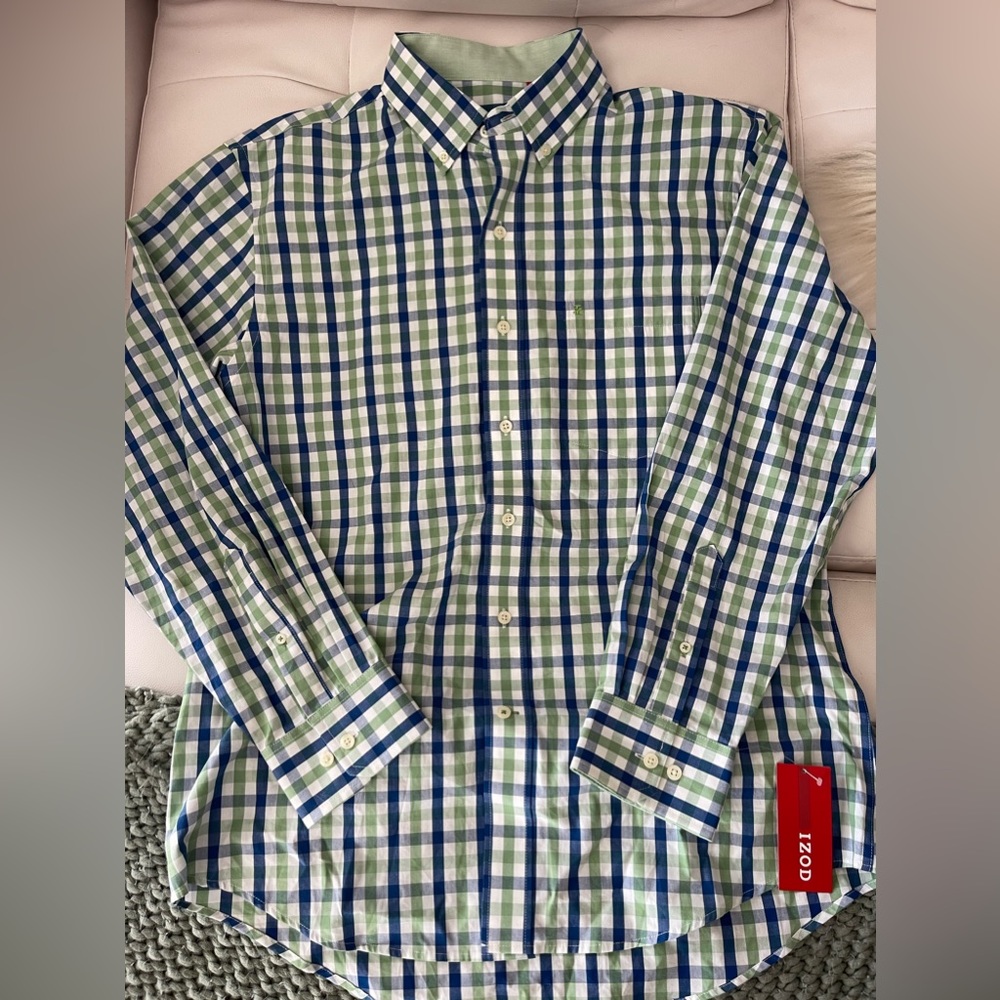 Essential Woven IZOD Button up